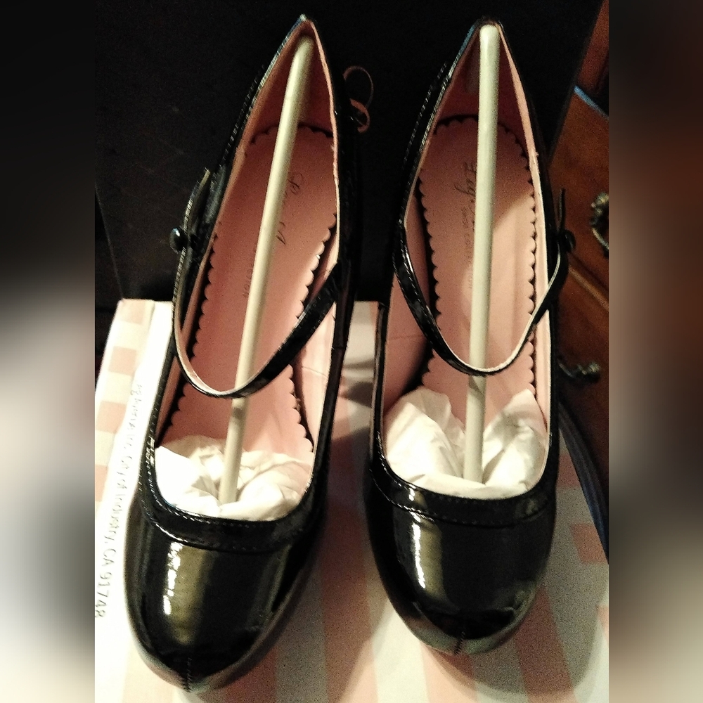 New In Box Women's Size 8 Leg Avenue Black Patent 5004 Babydoll 4" Heels - Picture 6 of 10